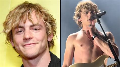 Ross Lynch performed shirtless at a gig and everyone is going。